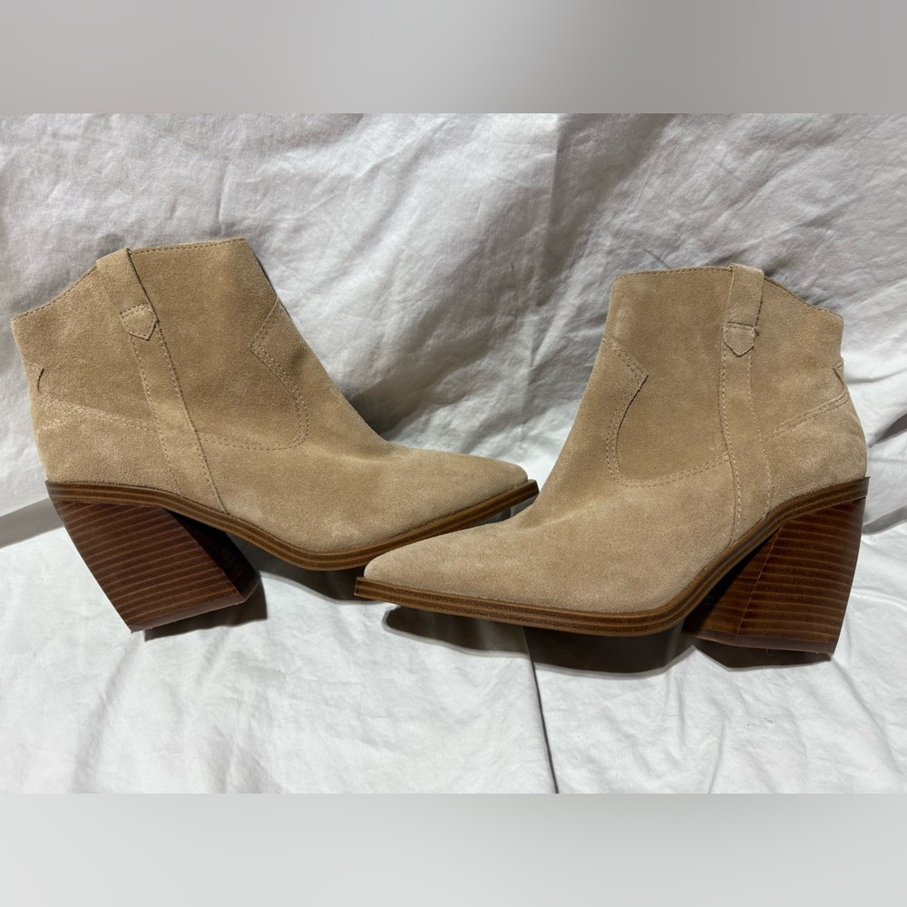 Vince Camuto Suede, ankle booties size 10